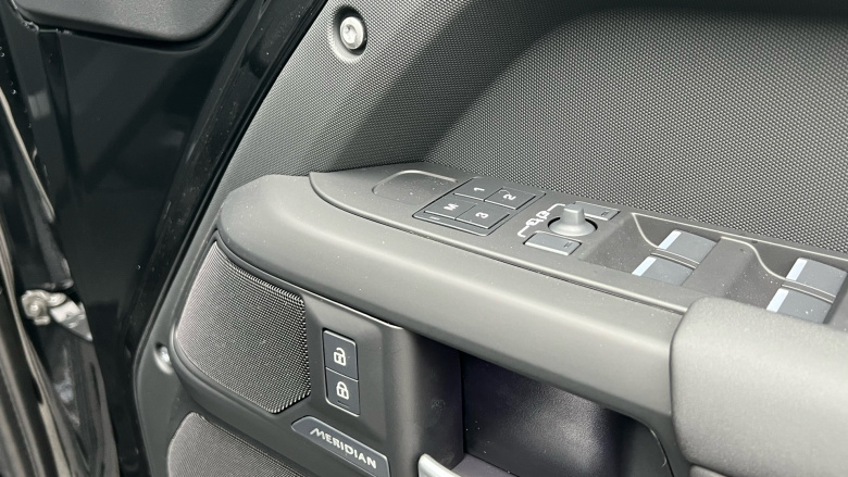 Land Rover Defender 3.0 D350 X-Dynamic SE 110 5dr Auto Diesel Estate